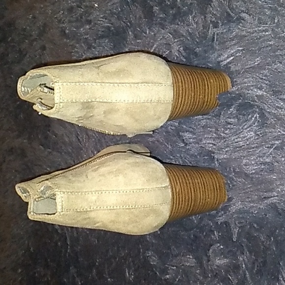 Old Navy boots! - Picture 6 of 7